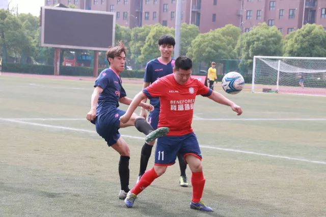 振奋人心！中国足球再传佳音，女足晋级八强创历史，男足海湾杯力争决赛